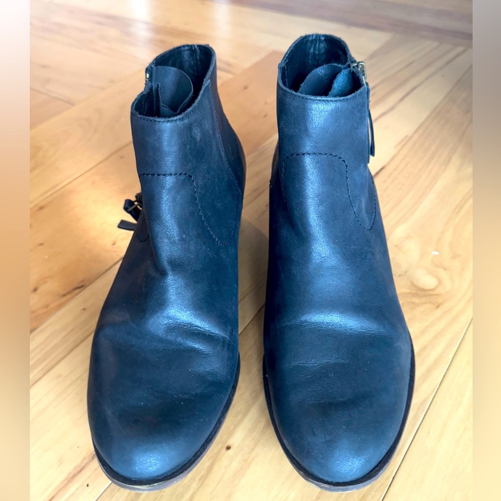 Lucky brand black ankle boots!